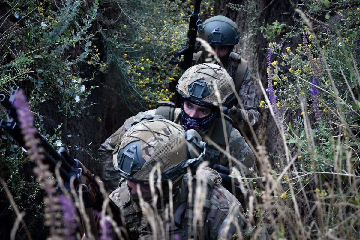 Ucrania sigue golpeando objetivos dentro de Rusia, manteniendo la iniciativa en el frente