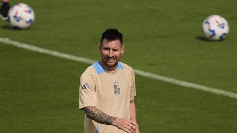 Messi entrenando con Argentina durante la Copa América 2024. Photo/Mike Stewart.