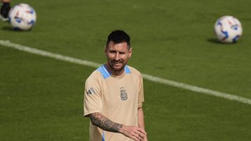 Messi entrenando con Argentina durante la Copa América 2024. Photo/Mike Stewart.