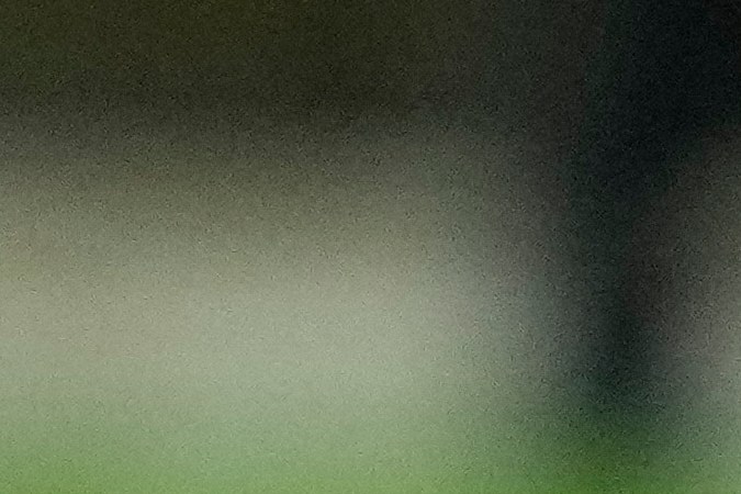 Carlos Zambrano tirado en el césped del AT&T Stadium.