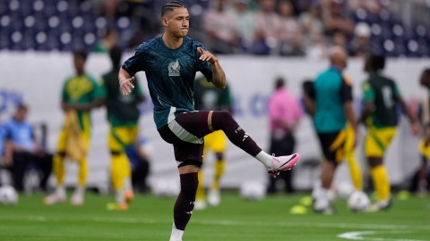 Uriel Antuna durante el entrenamiento previo del enfrentamiento ante Jamaica. FOTO: David J. Phillip / AP.