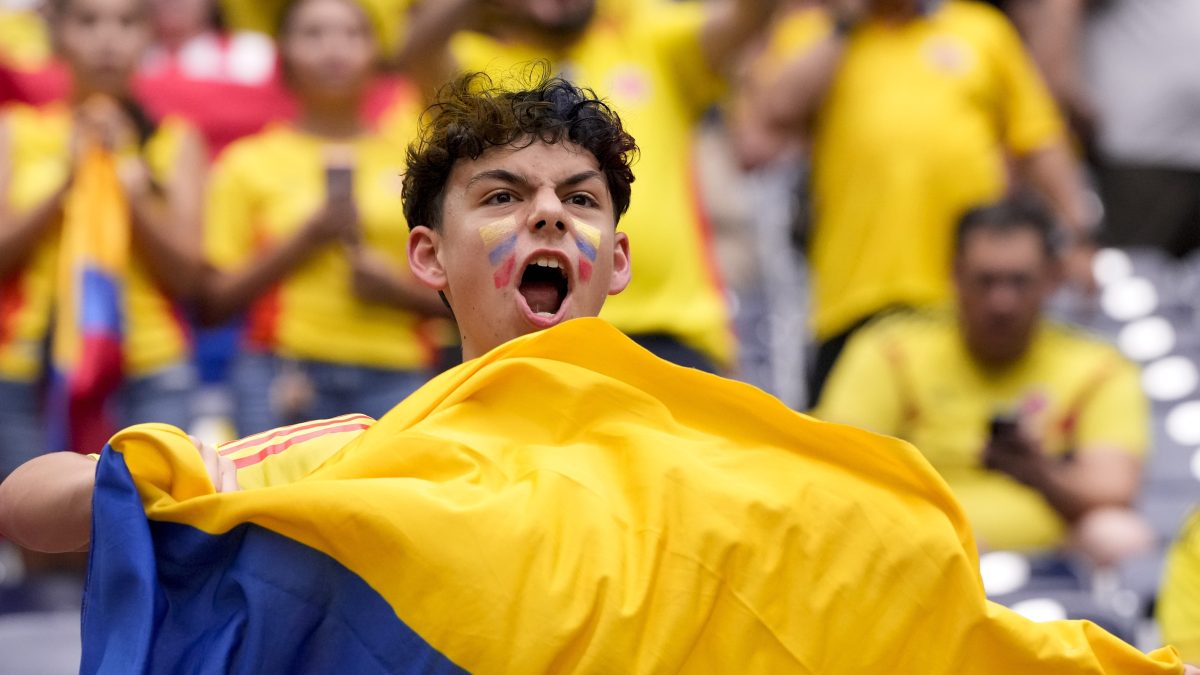 Copa América se politiza: Fans colombianos pidieron renuncia del presidente Gustavo Petro durante el partido ante Paraguay