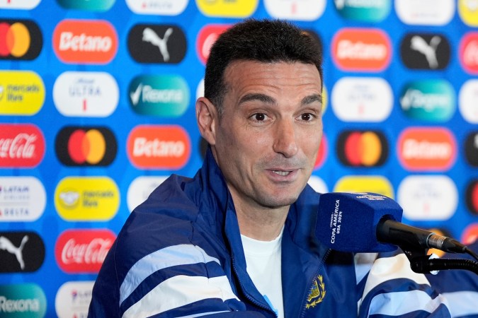 Lionel Scaloni durante una rueda de prensa como previa al duelo entre Argentina y Chile en Copa América.