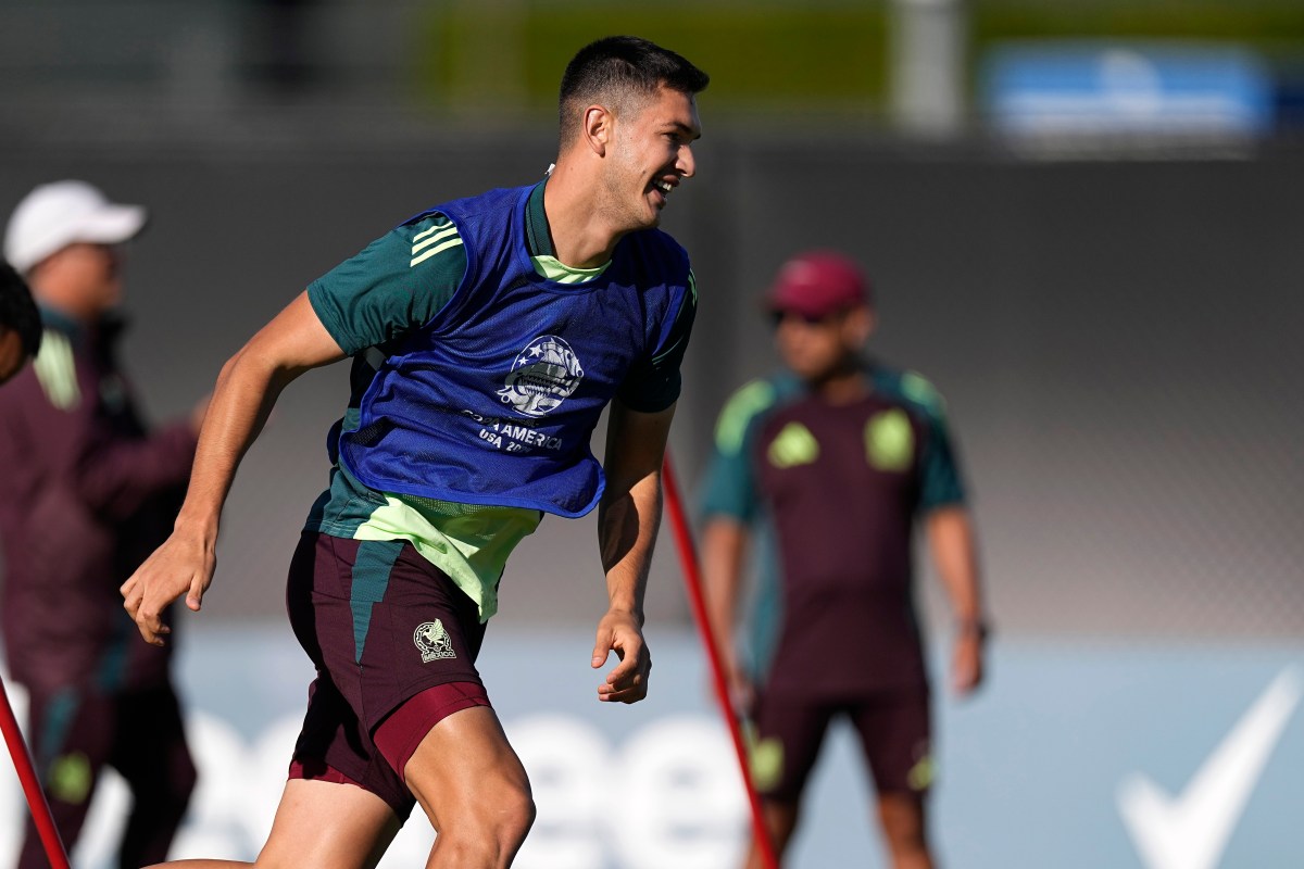 Expectativa en selección de México por posible regreso a la titular del central César Montes frente a Ecuador