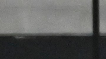 Jugadores de Jamaica reclaman al principal Cristian Garay por la posible mano de Ecuador.