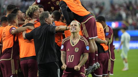 Venezuela celebra triunfo ante México en la Copa América 2024. Photo/Ryan Sun.