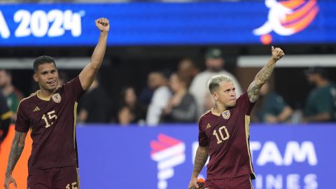 Jugadores de la Vinotinto celebrando gol en Copa América 2024. Photo/Ryan Sun.