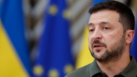 Zelensky pidió a la comunidad internacional "decisiones claras que ayuden a proteger a nuestro pueblo".