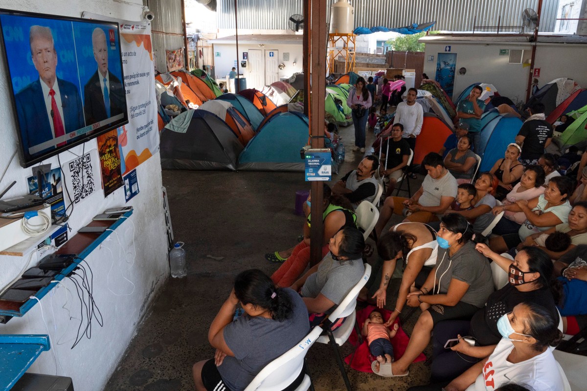 Migrantes varados en la frontera de México temen por posible triunfo en las presidenciales de EE.UU.