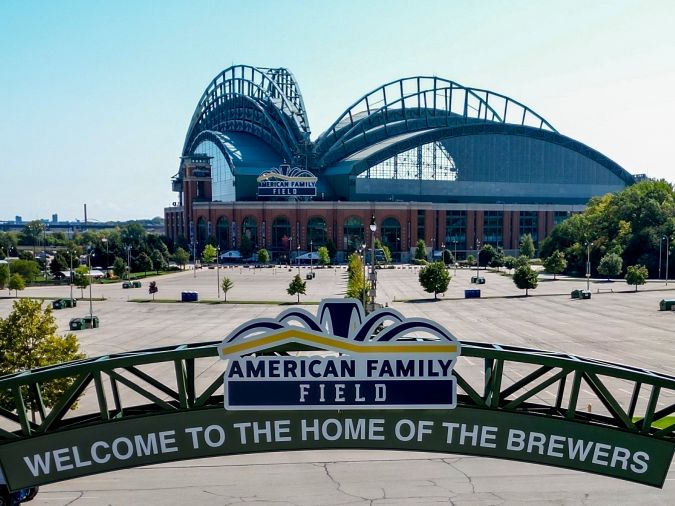 Varias personas resultaron heridas el sábado 29 de junio de 2024, cuando una escalera mecánica falló en el estadio luego de la derrota de los Cerveceros ante los Cachorros de Chicago. Photo/Morry Gash, File. /AP.
