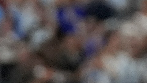 Lautaro Martínez celebra el segundo de sus goles señalando al público presente en el Hard Rock Stadium de Florida.