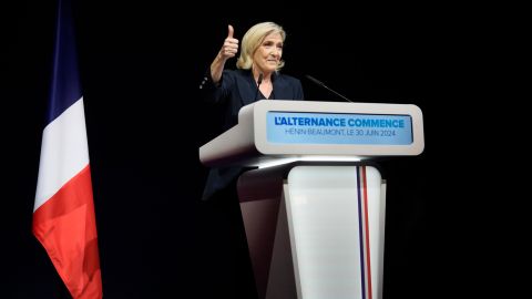 El partido Agrupación Nacional (RN), liderado por Marine Le Pen, logró un 34% de los votos, con el 63% escrutado.