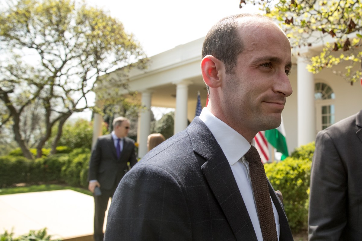 Exasesor de migración de Trump califica el plan de regularización de Biden como “amnistía colosal”