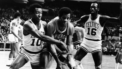 Chet Walker en un partido entre los Chicago Bulls y los Boston Celtics en 1972.