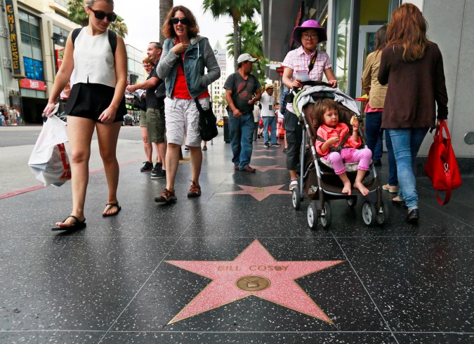 El Paseo de la Fama de Hollywood es una atracción turística de la ciudad de Los Ángeles.