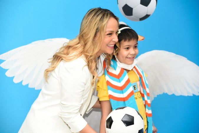 Adamari López posando.