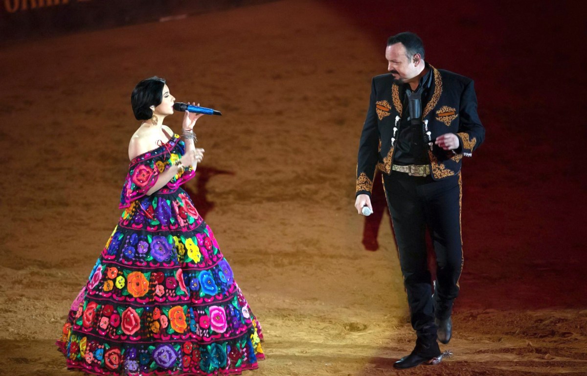“Se te cayó del altar”: le reclaman a Pepe Aguilar por el romance de su hija Ángela con Christian Nodal
