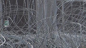 Tras el anuncio de que Estados Unidos limitará el número de asilos otorgados a migrantes que ingresen irregularmente, migrantes que esperaban se retiraron para evitar problemas.