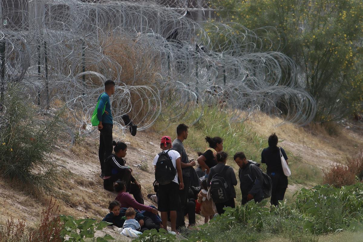 Migrantes abandonan puntos de cruce irregular hacia EE.UU. en frontera con México tras anuncio de Biden