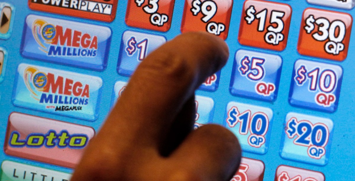 Gana la lotería, pero no puede cobrar el premio por culpa del banco