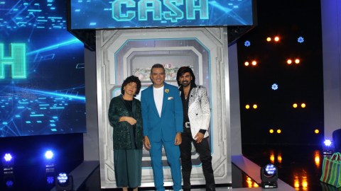 Héctor Sandarti estrena 'Cash, el peso del dinero'.