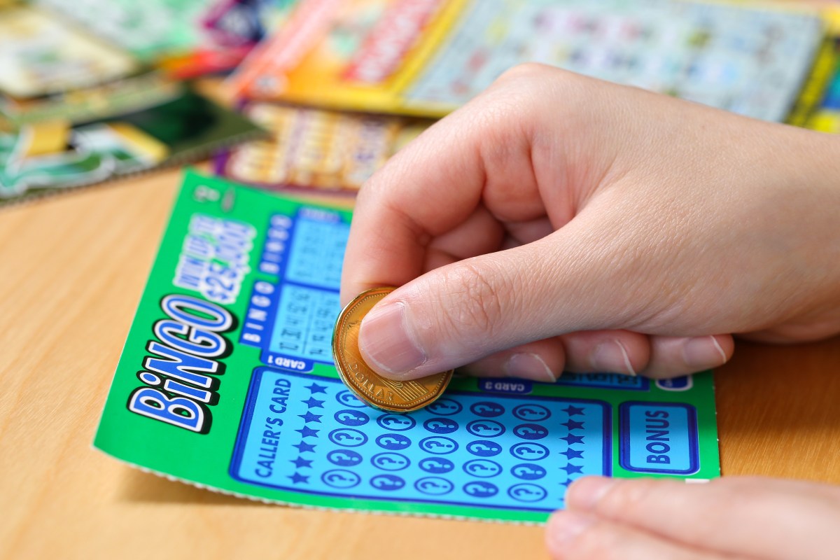 Hombre de Carolina del Sur ganó $300 mil con raspadito de lotería con inusual método de juego