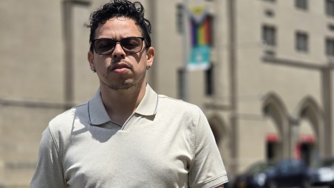 El activista Wendell Oviedo, fundador de América Diversa destaca que en los epicentros de vecindarios hispanos en NYC hay que vencer la desinformación que rodea a este colectivo.