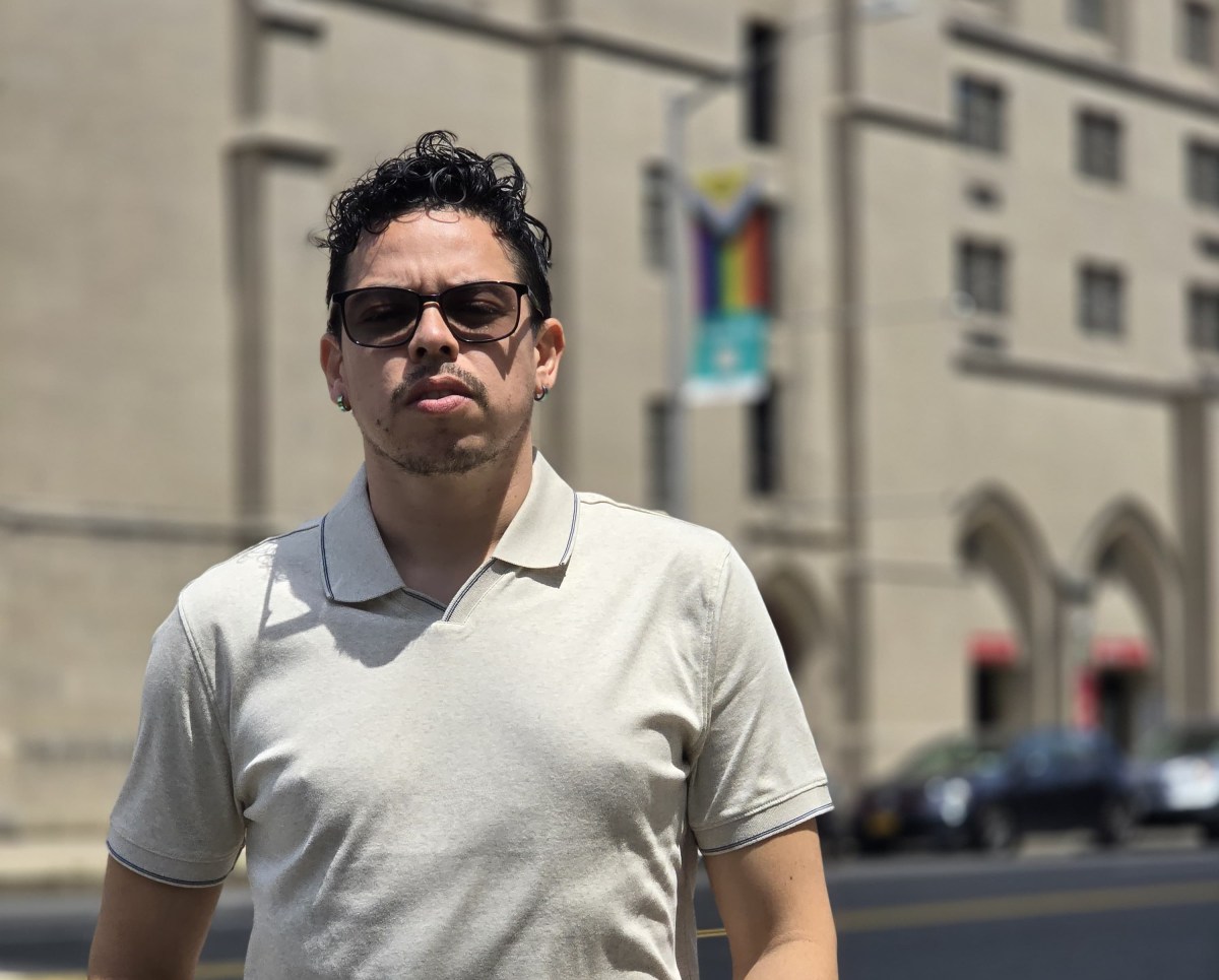 Bandera del orgullo LGBTQIA+ tiene otros “colores” para la comunidad hispana de Nueva York