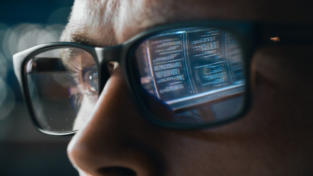 Deloitte prevé aumentos en fraudes bancarios por Inteligencia Artificial