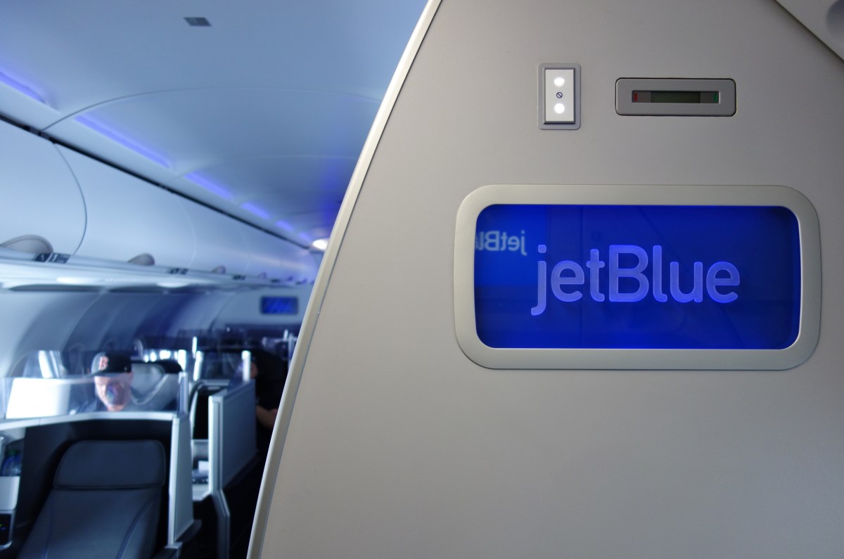 Clientes de JetBlue recibirán un servicio de equipaje de mano gratis