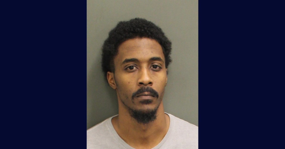 Un novio maltratador mató a un hombre de 64 años que intentó impedir que atacara a su novia