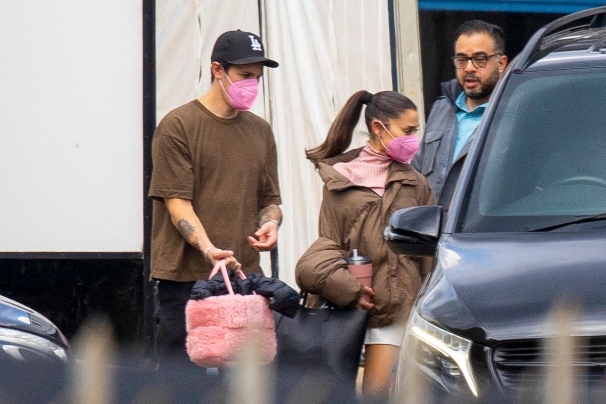 Exesposo de Ariana Grande, Dalton Gomez, estrena romance con Maika Monroe