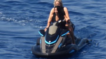 Kim Kardashian está celebrando de estas vacaciones con algunas amigas.