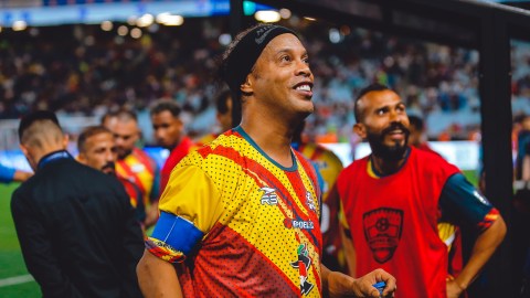 Ronaldinho durante sus compromisos en la Liga Monumental de Venezuela.