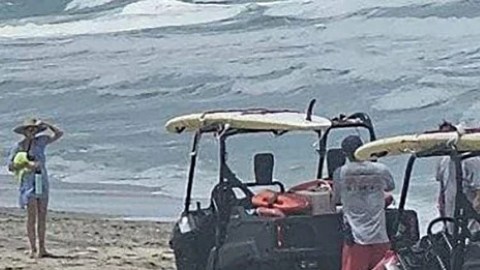 Pese a los esfuerzos de las autoridades, los padres no pudieron salir con vida del agua.