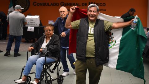 Los mexicanos en Estados Unidos hicieron largas filas para poder ejercer su derecho a votar.