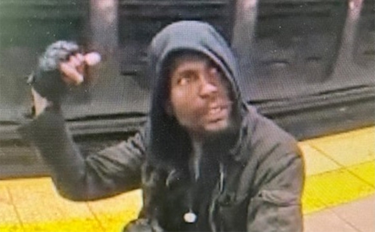 Atrapan hombre sin hogar que había apuñalado aleatoriamente a un desconocido en East Village