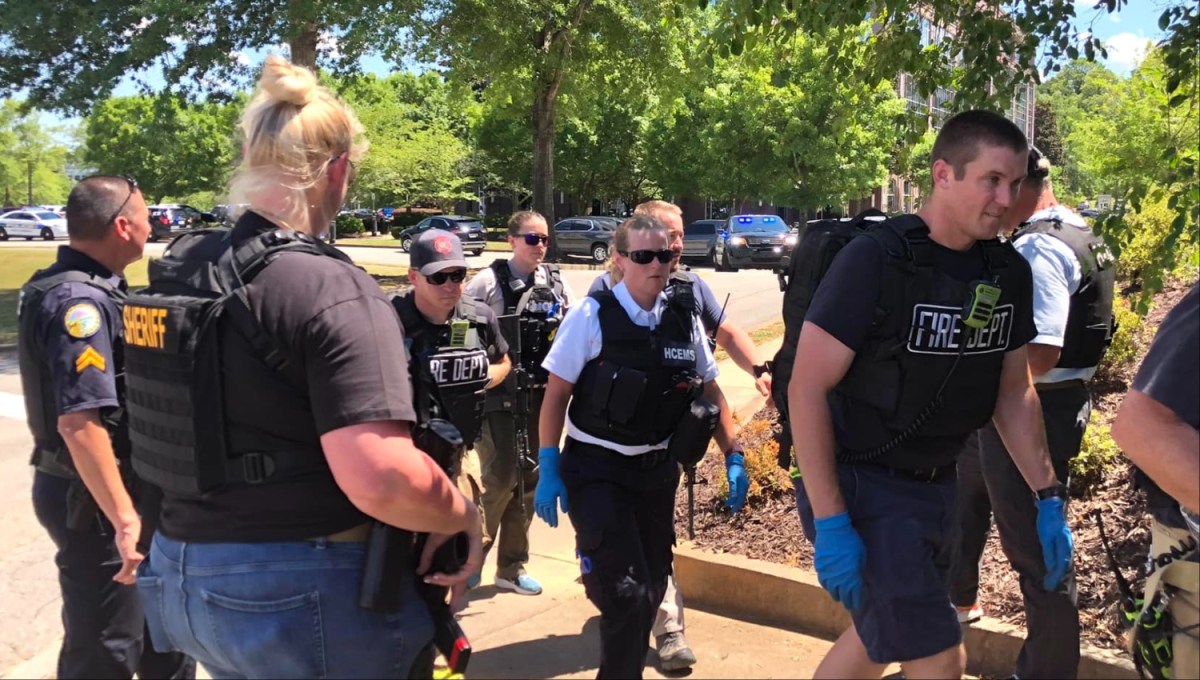 Se suicida sospechoso que entró armado a un edifico de oficinas en Tennessee