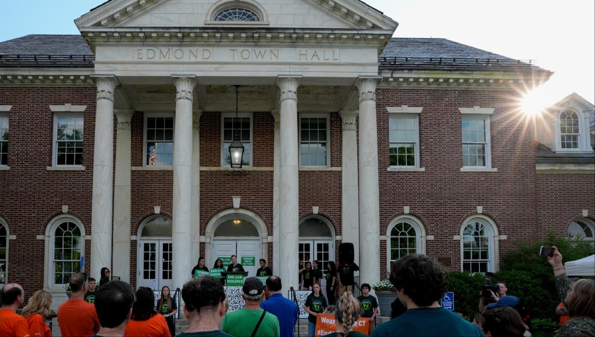 Sobrevivientes del tiroteo de Sandy Hook celebrarán su graduación en donde honrarán a las víctimas