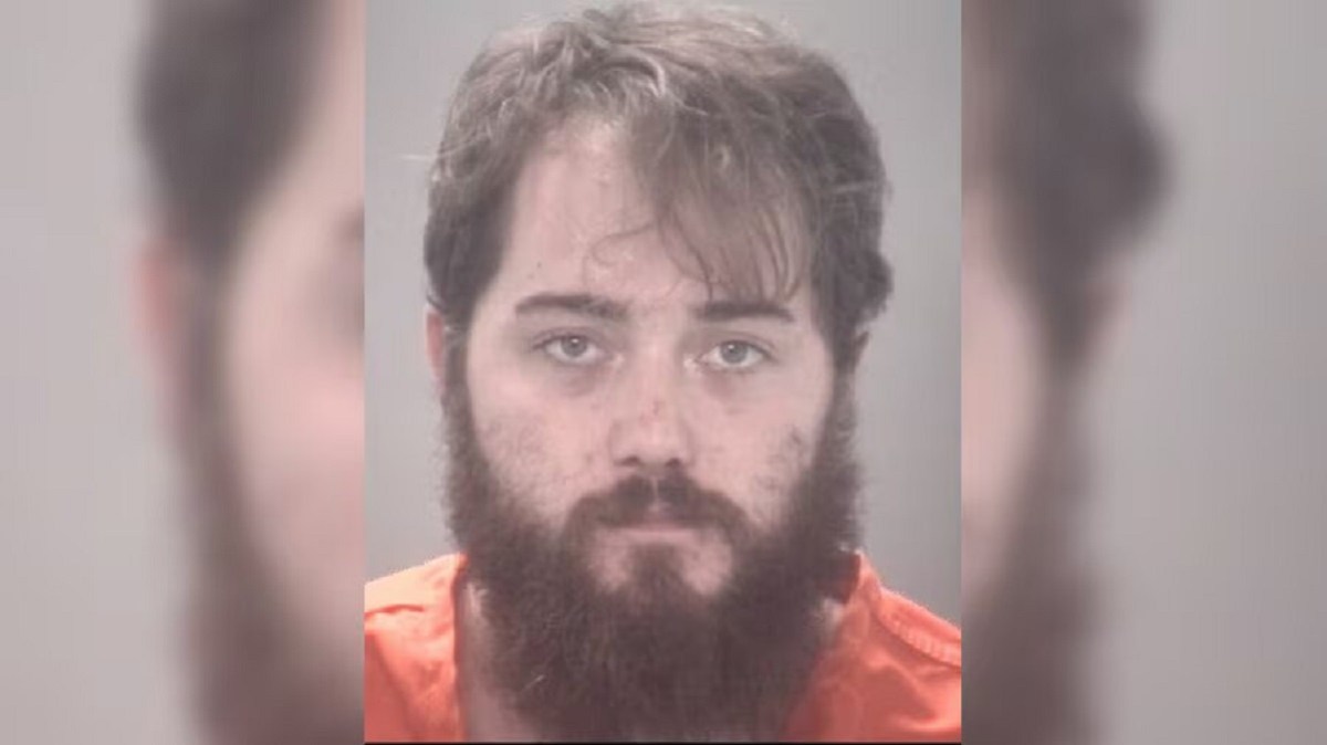 Hombre de Florida es acusado de matar a cuatro miembros de una familia y quemar sus cuerpos en un pozo