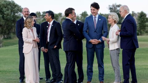 Biden junto a los líderes del G7.