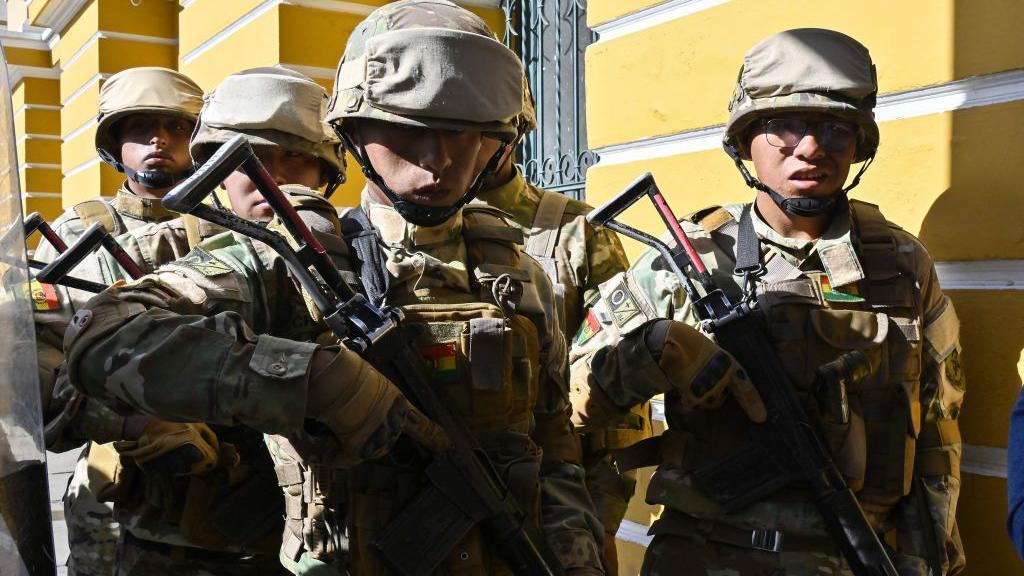 Tres claves para entender la crisis política y económica detrás del intento de golpe de Estado denunciado por el presidente de Bolivia