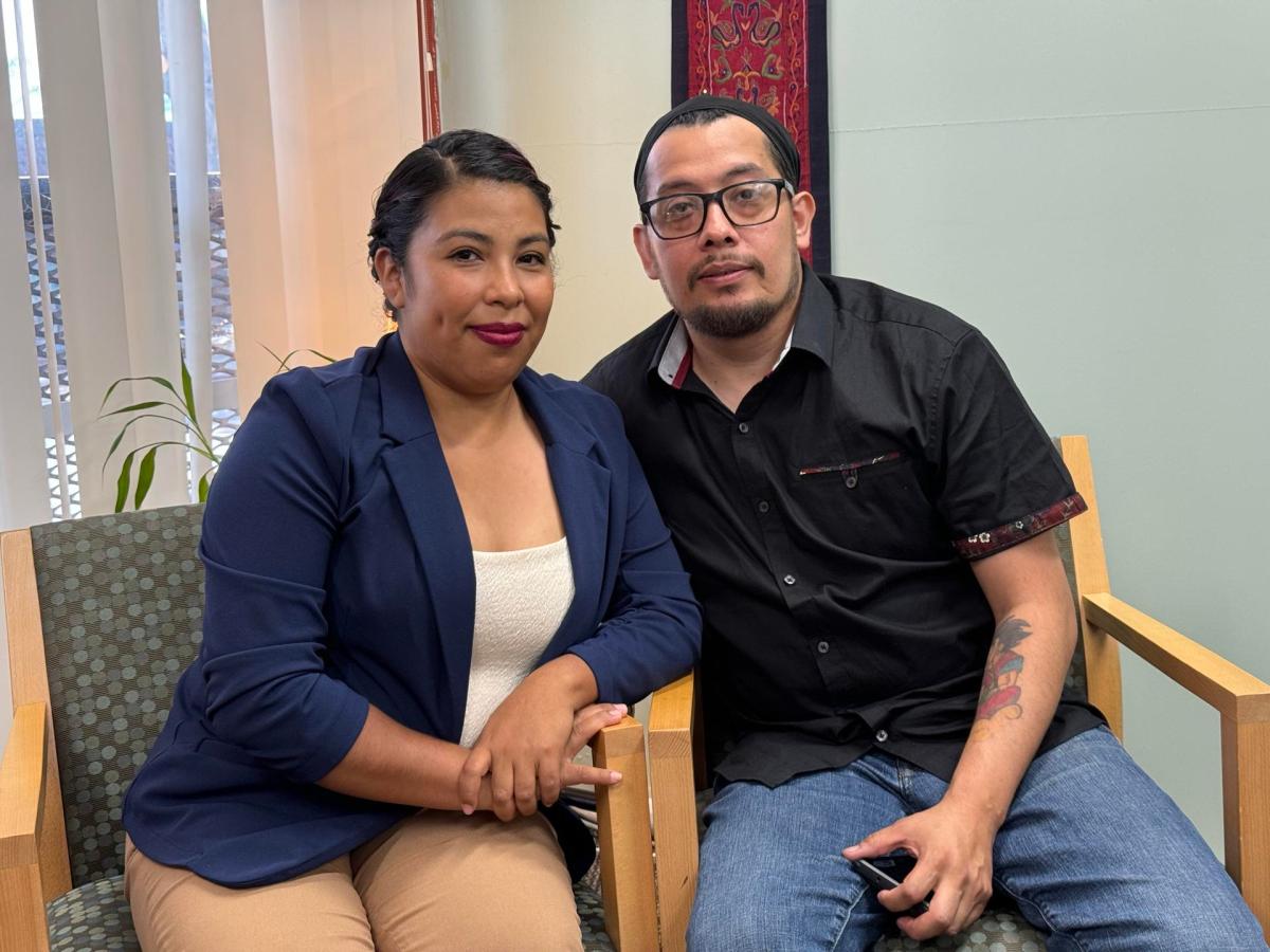 Matrimonio migrante teme que republicanos echen abajo programa de Biden que los favorece