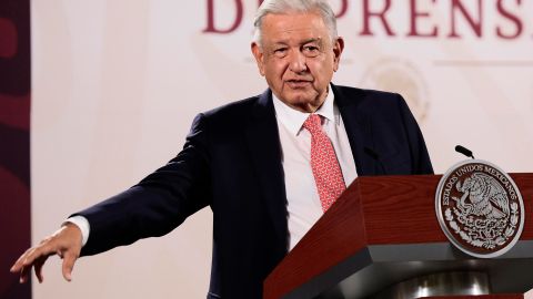 El presidente de México, Andrés Manuel López Obrador, habla durante su conferencia de prensa este lunes, en Palacio Nacional de Ciudad de México (México).