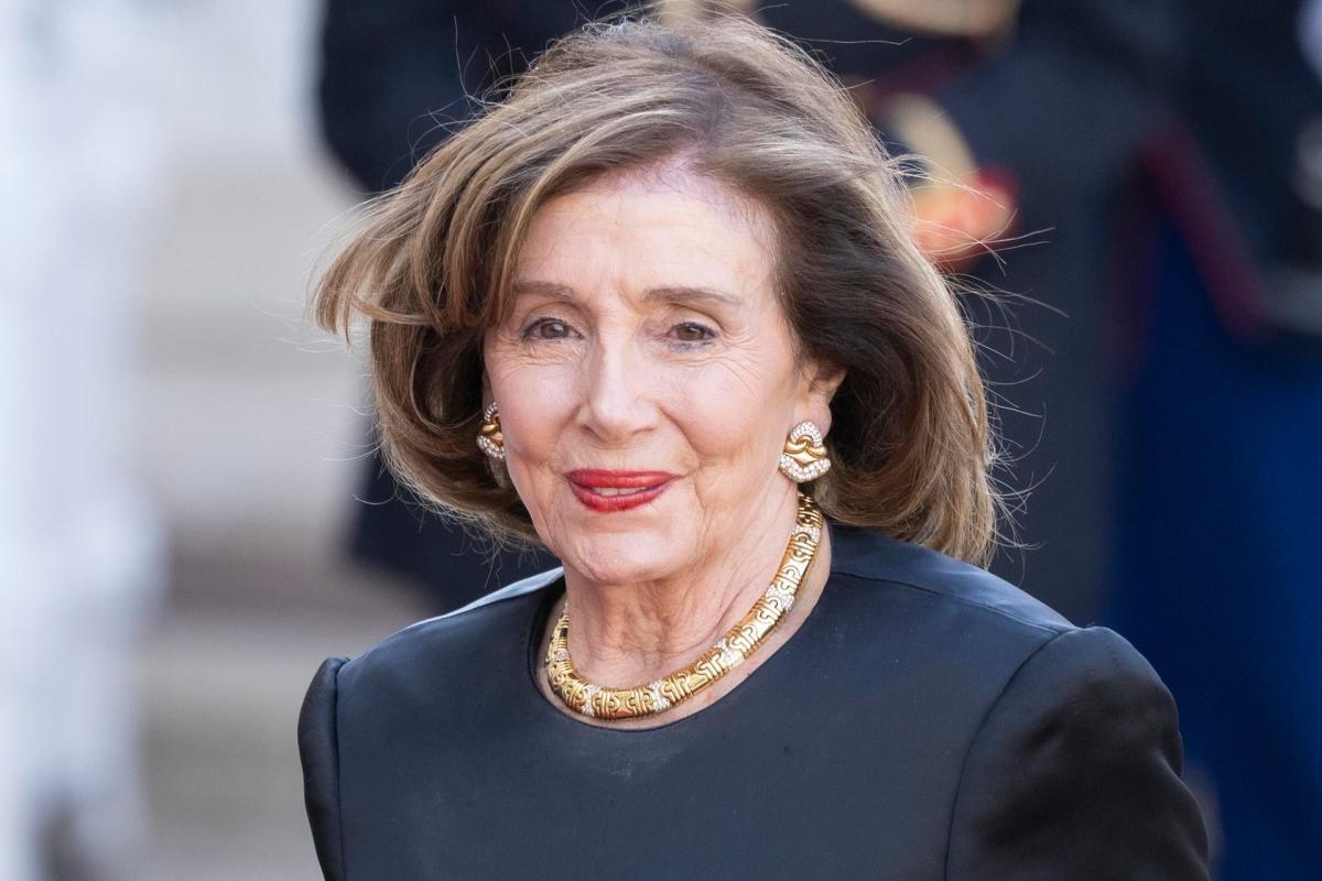 Nancy Pelosi llega con una delegación de Estados Unidos para reunirse con dalái lama en la India