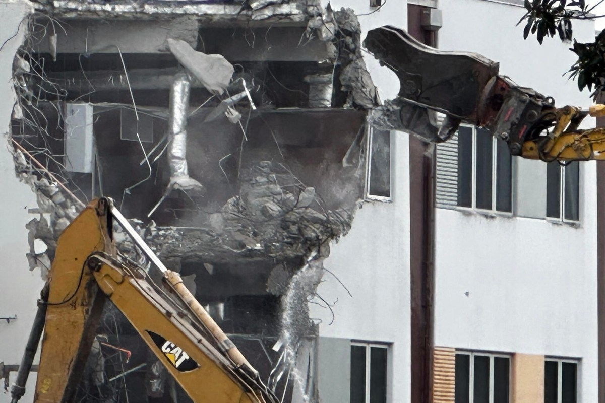 “Pasar por ahí era un suplicio”, demolición de escuela en Parkland trae alivio a las familias