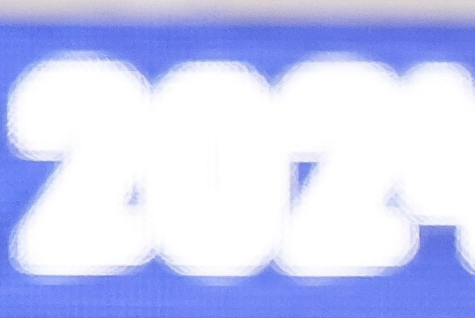 El portero de Costa Rica Patrick Sequeira (d) intenta frenar el avance del delantero de Brasil Rodrygo, durante el encuentro que ambas selecciones disputaron hoy martes correspondiente al grupo D de la Copa América. Foto: Caroline Brehman.