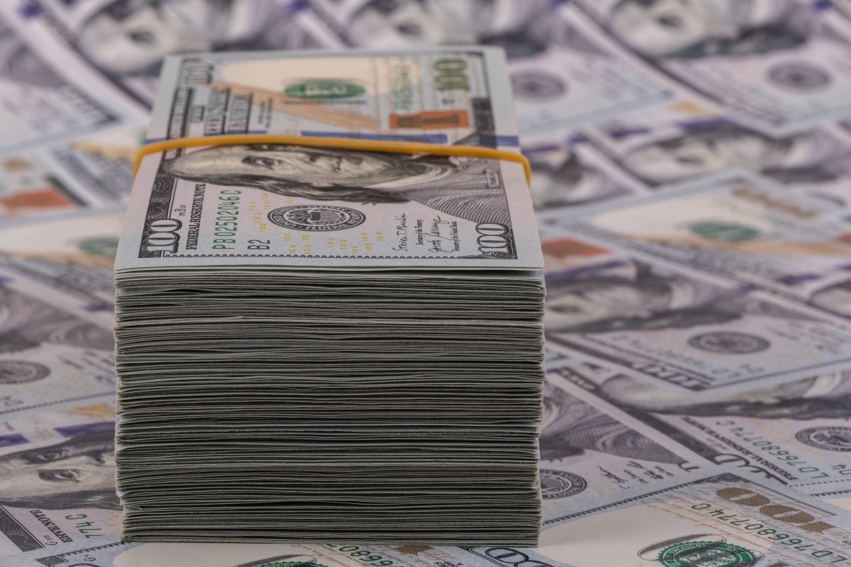 Mujer confía en su intuición y gana un premio millonario en la lotería