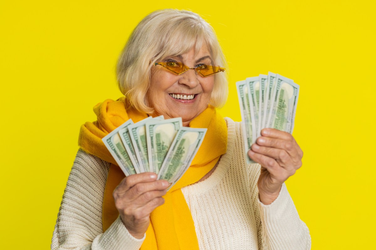 Mujer se hace millonaria a los 76 años gracias a un raspadito de lotería