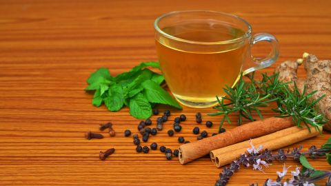 Té de romero y clavos de olor
